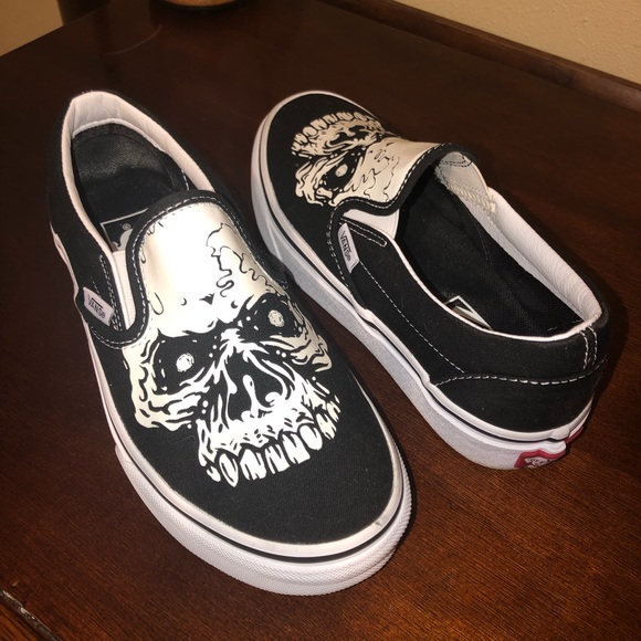 🛑SOLD ON MERCARI 🛑 Skull Vans Classic Slipon - Picture 4 of 5